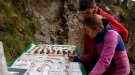 Els treballs al Roc de les Orenetes permeten extreure un miler de restes humanes en un estat 