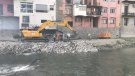 Es repara un col·lector afectat per les riuades del Leslie a la llera del riu Ter a Ripoll