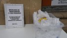 A Sant Joan, es reparteixen mascaretes per a tothom qui va a comprar