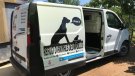 Un nou vehicle permetrà millorar el servei del Refugi d'Animals del Ripollès 