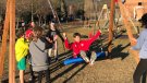 Sant Joan de les Abadesses estrena un gronxador inclusiu
