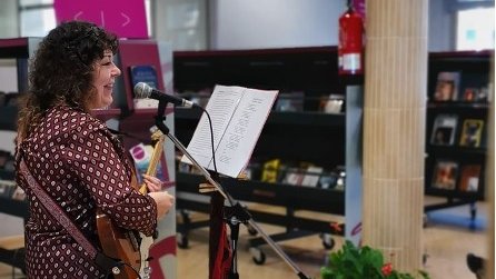 acte fet per Big Mama Montse en homenatge a Teresa Pàmies a Alcarràs